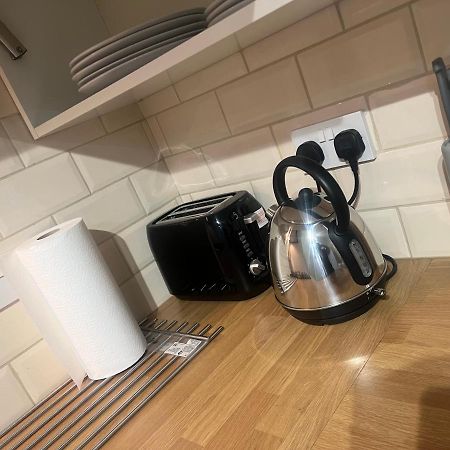 Large Modern Studio Flat Apartment London Bagian luar foto