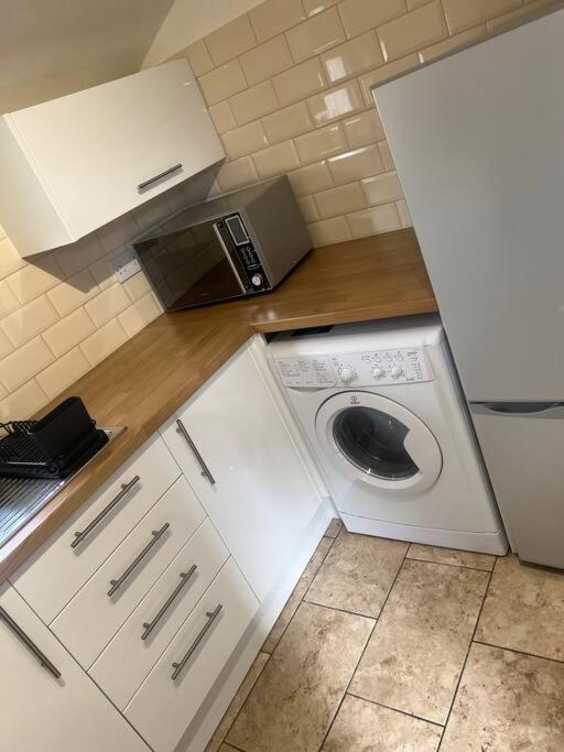 Large Modern Studio Flat Apartment London Bagian luar foto
