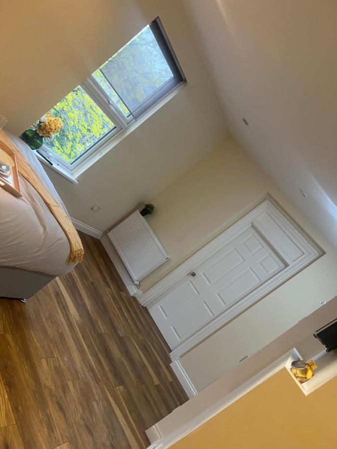 Large Modern Studio Flat Apartment London Bagian luar foto
