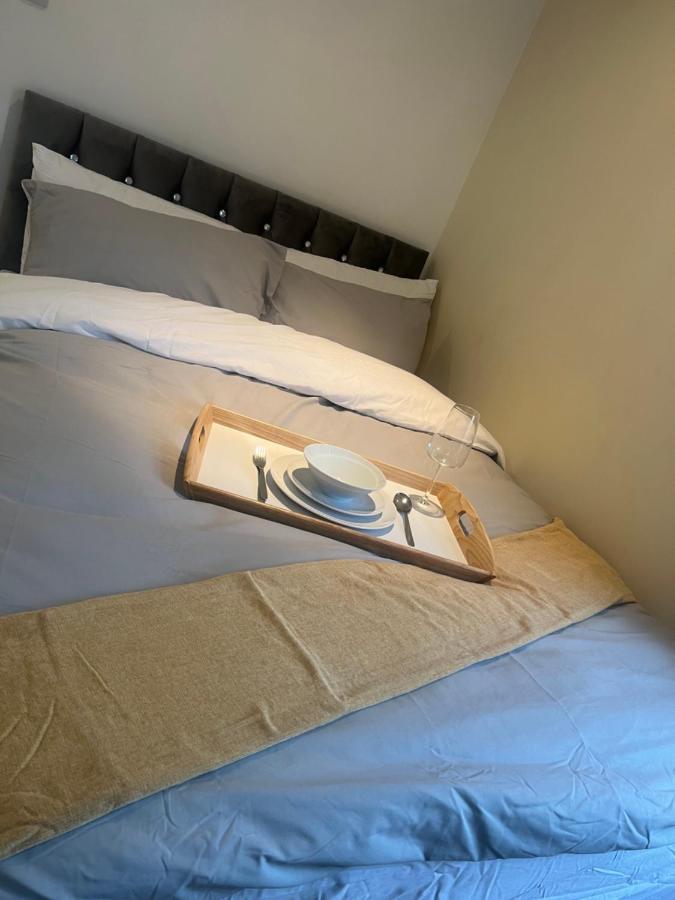 Large Modern Studio Flat Apartment London Bagian luar foto