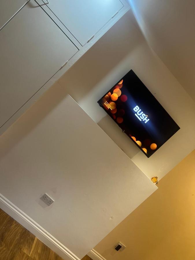 Large Modern Studio Flat Apartment London Bagian luar foto