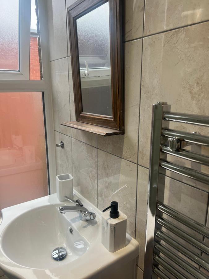 Large Modern Studio Flat Apartment London Bagian luar foto